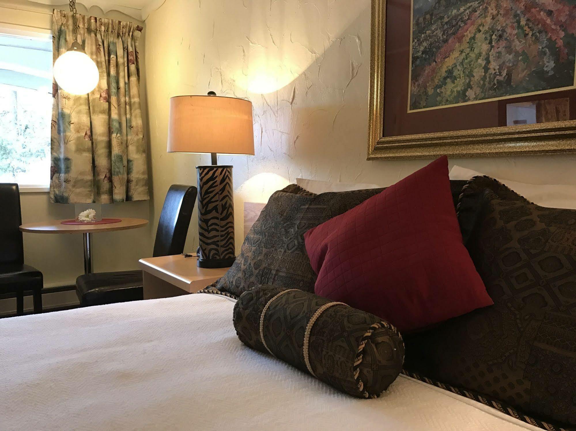 Gables Motel 래디움핫스프링스 외부 사진